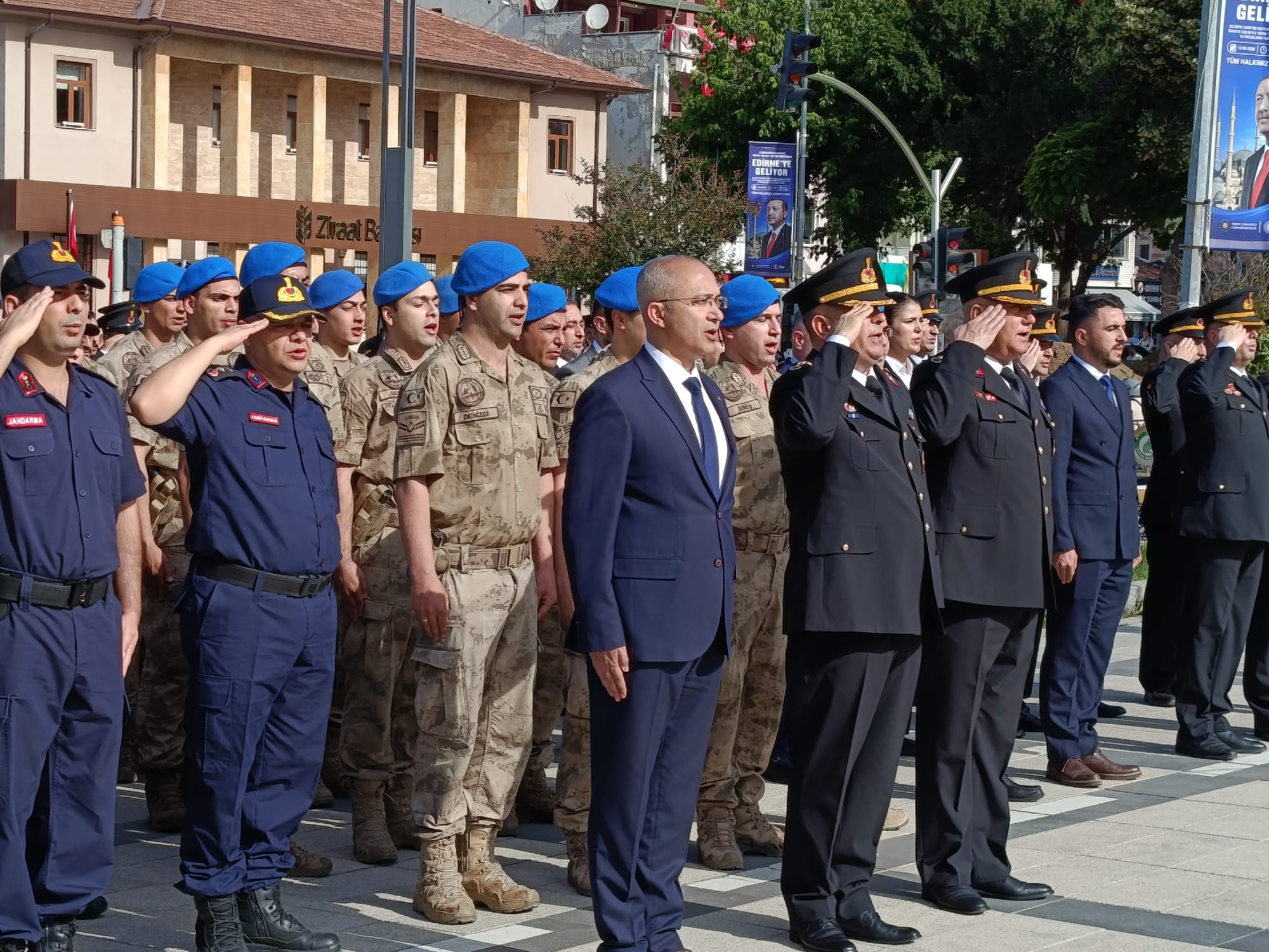 Edirne'de Jandarma Teşkilatı'nın kuruluşunun 187'nci yıl dönümü dolayısıyla görkemli bir tören gerçekleştirildi.